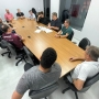 Vereadores e assessores reunidos para debater o projeto de lei complementar (Foto: Divulgação ) 