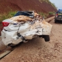 Três pessoas estavam no carro (Foto: CGN ) 