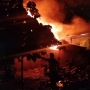 As chamas atingiram uma Marcenaria  (Foto: Redes Sociais ) 