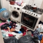 Segundo a PM, o casal utilizava a própria casa para armazenar e vender drogas (Foto: PMPR ) 