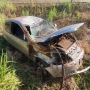 Ford Ka saiu da pista na região da Sanga Guilherme (Foto: Ponto da Notícia  ) 